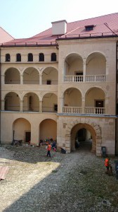 Pieskowa Skała dziedziniec wewnętrzny.